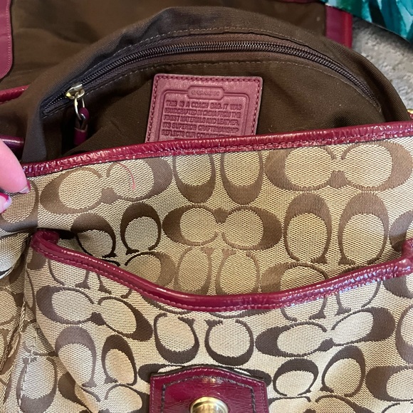 Over sholder coach purse, with inside pockets .Also flap with gold buckle - Picture 3 of 3